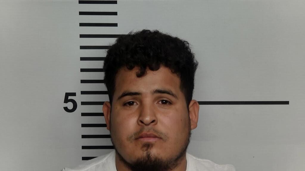 Louisville man arrested for DUI after chaotic traffic stop endangers police officers
